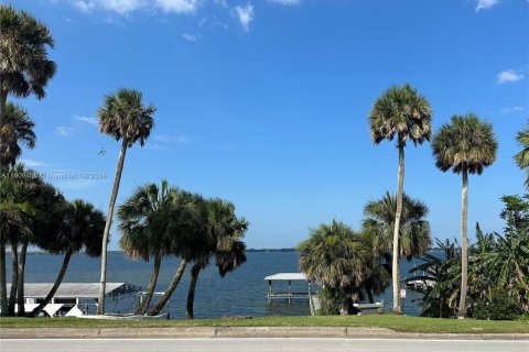 Casa en venta en Cocoa, Florida, 5 dormitorios, 406.17 m2 № 1936486 - foto 13