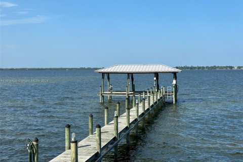 Casa en venta en Cocoa, Florida, 5 dormitorios, 406.17 m2 № 1936486 - foto 18