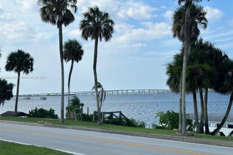 Casa en venta en Cocoa, Florida, 5 dormitorios, 406.17 m2 № 1936486 - foto 14