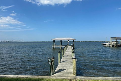 Casa en venta en Cocoa, Florida, 5 dormitorios, 406.17 m2 № 1936486 - foto 17