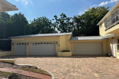 Casa en venta en Cocoa, Florida, 5 dormitorios, 406.17 m2 № 1936486 - foto 23