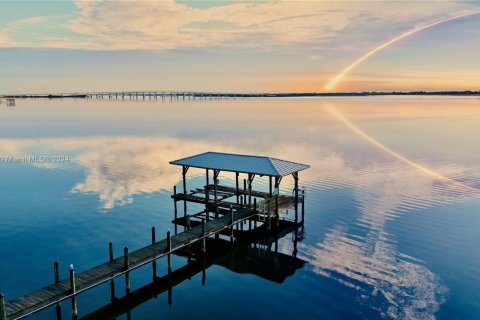 Casa en Cocoa, Florida 5 dormitorios, 406.17 m2 № 1936486