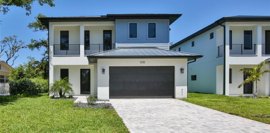 House in Sarasota, Florida 4 bedrooms, 296.45 sq.m. № 1688239