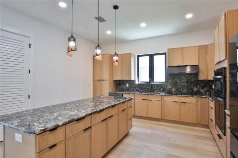 House in Sarasota, Florida 4 bedrooms, 296.45 sq.m. № 1688239 - photo 20