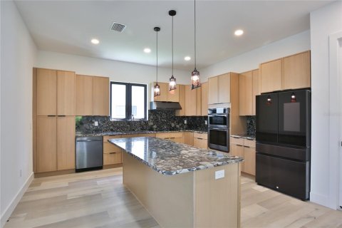House in Sarasota, Florida 4 bedrooms, 296.45 sq.m. № 1688239 - photo 19