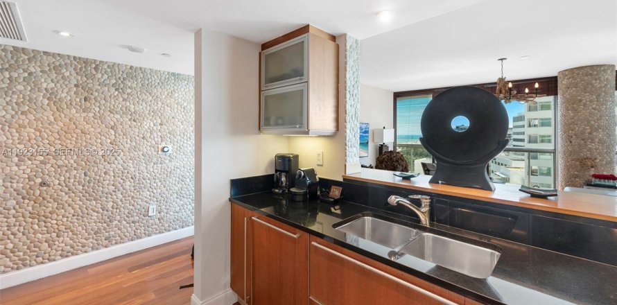 Condominio en Miami Beach, Florida, 2 dormitorios  № 2019119