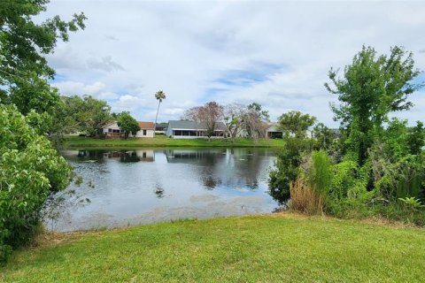 Casa en venta en Orlando, Florida, 4 dormitorios, 293.01 m2 № 2101663 - foto 5