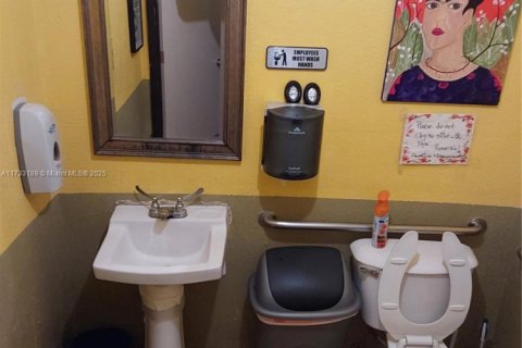 Commercial property in North Miami Beach, Florida № 1985537 - photo 5