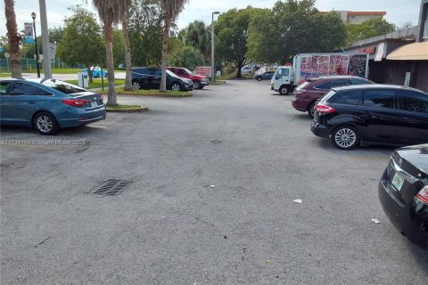 Commercial property in North Miami Beach, Florida № 1985537 - photo 6