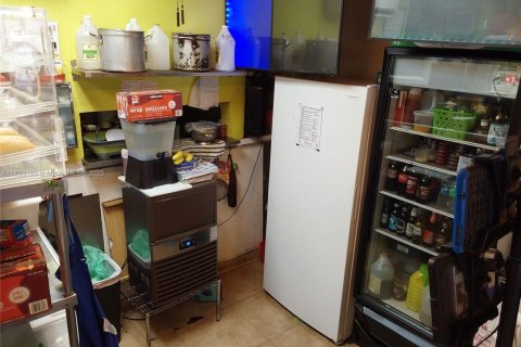 Commercial property in North Miami Beach, Florida № 1985537 - photo 3