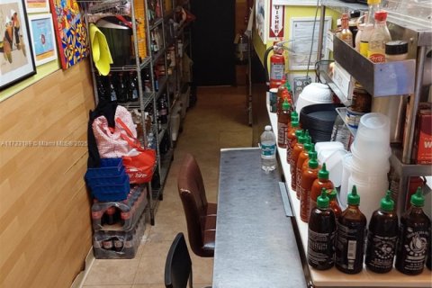 Commercial property in North Miami Beach, Florida № 1985537 - photo 4