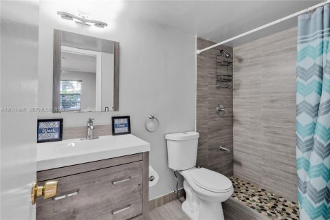 Townhouse in Plantation, Florida 3 bedrooms, 150.87 sq.m. № 2074974 - photo 5