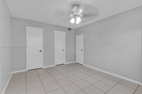 Townhouse in Plantation, Florida 3 bedrooms, 150.87 sq.m. № 2074974 - photo 17