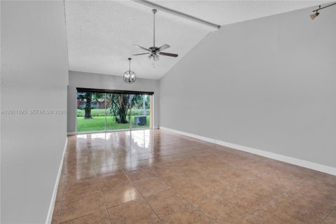 Townhouse in Plantation, Florida 3 bedrooms, 150.87 sq.m. № 2074974 - photo 9
