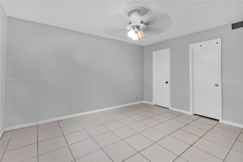 Townhouse in Plantation, Florida 3 bedrooms, 150.87 sq.m. № 2074974 - photo 16