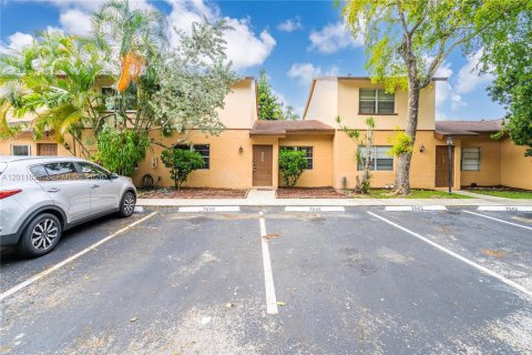 Townhouse in Plantation, Florida 3 bedrooms, 150.87 sq.m. № 2074974