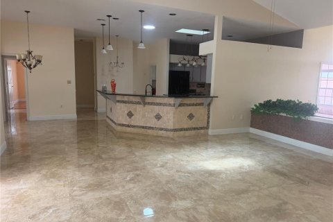 House in Eustis, Florida 4 bedrooms, 278.52 sq.m. № 2219701 - photo 3
