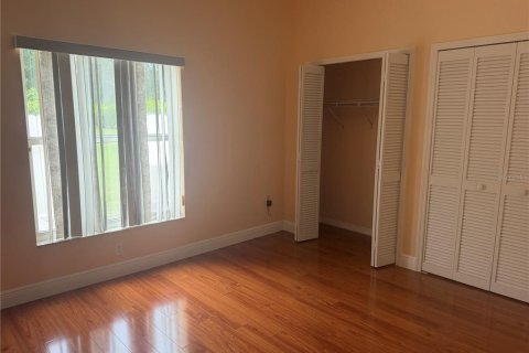 House in Eustis, Florida 4 bedrooms, 278.52 sq.m. № 2219701 - photo 18