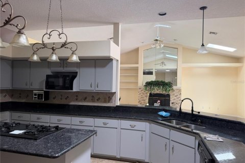 House in Eustis, Florida 4 bedrooms, 278.52 sq.m. № 2219701 - photo 28