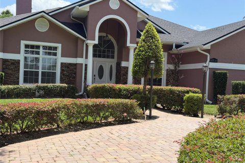 House in Eustis, Florida 4 bedrooms, 278.52 sq.m. № 2219701 - photo 19