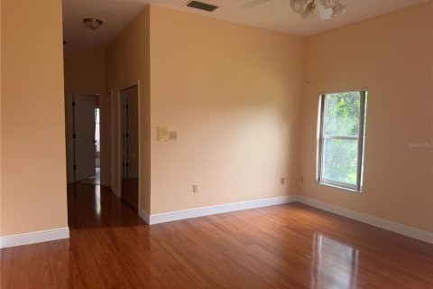 House in Eustis, Florida 4 bedrooms, 278.52 sq.m. № 2219701 - photo 8