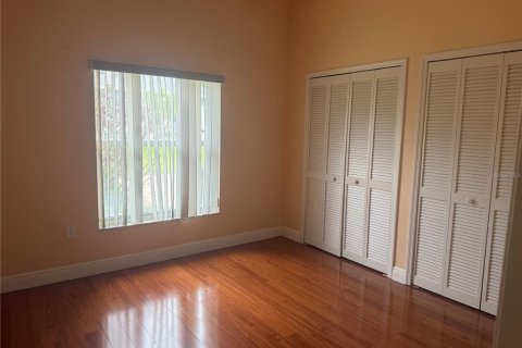 House in Eustis, Florida 4 bedrooms, 278.52 sq.m. № 2219701 - photo 17