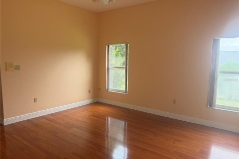 House in Eustis, Florida 4 bedrooms, 278.52 sq.m. № 2219701 - photo 7
