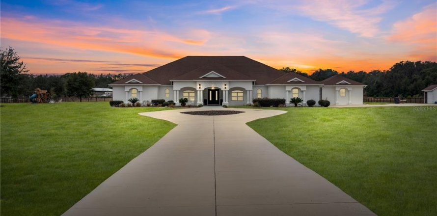 House in Ocala, Florida 6 bedrooms, 568.19 sq.m. № 2152181