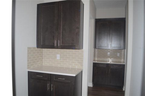 Casa en alquiler en Wesley Chapel, Florida, 6 dormitorios, 472.97 m2 № 1913563 - foto 18