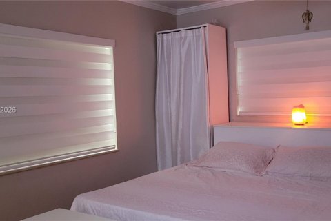 Casa en alquiler en South Miami, Florida, 4 dormitorios, 138.24 m2 № 2015004 - foto 18