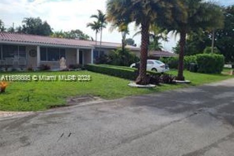 House in South Miami, Florida 4 bedrooms, 138.24 sq.m. № 2015004