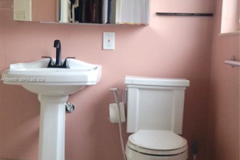 Casa en alquiler en South Miami, Florida, 4 dormitorios, 138.24 m2 № 2015004 - foto 23