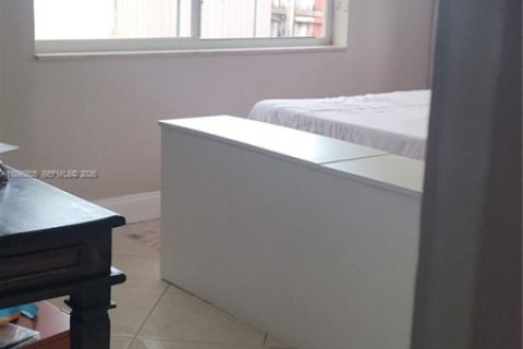 Casa en alquiler en South Miami, Florida, 4 dormitorios, 138.24 m2 № 2015004 - foto 27