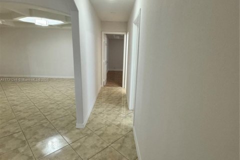 Купить коммерческую недвижимость в Уэст-Палм-Бич, Флорида 269.79м2, № 1864236 - фото 18