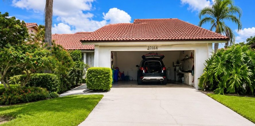 House in Sarasota, Florida 2 bedrooms, 159.79 sq.m. № 2230654