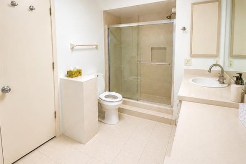 House in Sarasota, Florida 2 bedrooms, 159.79 sq.m. № 2230654 - photo 12