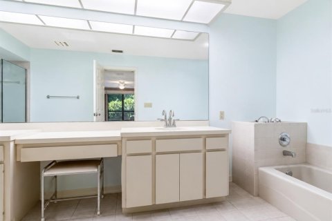 House in Sarasota, Florida 2 bedrooms, 159.79 sq.m. № 2230654 - photo 14