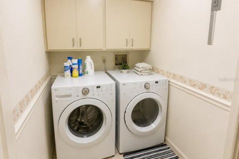 House in Sarasota, Florida 2 bedrooms, 159.79 sq.m. № 2230654 - photo 8