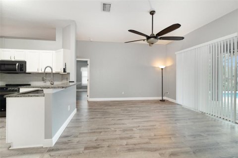 House in Oviedo, Florida 4 bedrooms, 187.11 sq.m. № 1844424 - photo 14