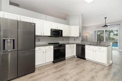 House in Oviedo, Florida 4 bedrooms, 187.11 sq.m. № 1844424 - photo 13