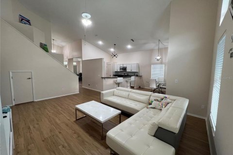 House in Davenport, Florida 4 bedrooms, 210.8 sq.m. № 2225797 - photo 7