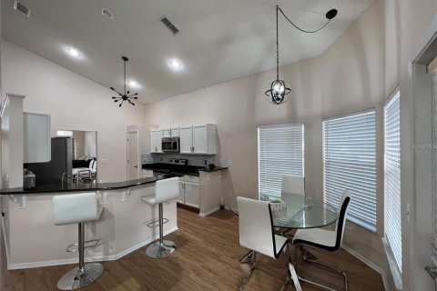 House in Davenport, Florida 4 bedrooms, 210.8 sq.m. № 2225797 - photo 10