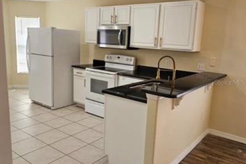 Снять в аренду виллу или дом в Киссимми, Флорида 4 спальни, 163.88м2, № 2113246 - фото 10