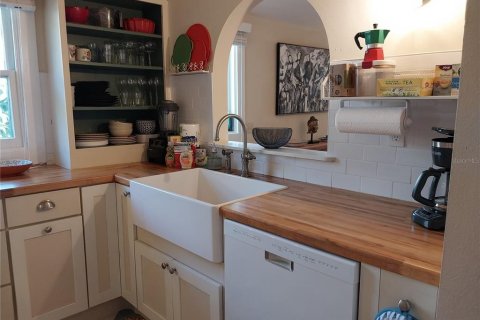 House in Sarasota, Florida 3 bedrooms, 102.84 sq.m. № 1537313 - photo 12