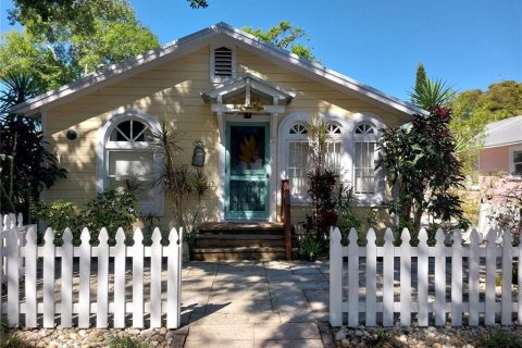 House in Sarasota, Florida 3 bedrooms, 102.84 sq.m. № 1537313 - photo 1