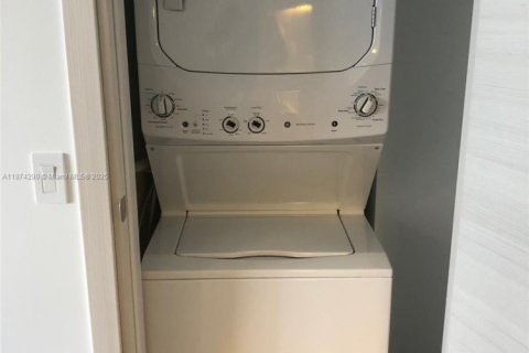 Купить кондоминиум в Майами, Флорида 1 спальня, 77.85м2, № 2036854 - фото 13