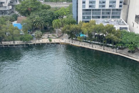 Condo in Miami, Florida, 2 bedrooms  № 1956070 - photo 12