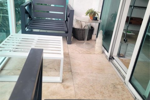 Condo in Miami, Florida, 2 bedrooms  № 1956070 - photo 9