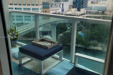 Condo in Miami, Florida, 2 bedrooms  № 1956070 - photo 2