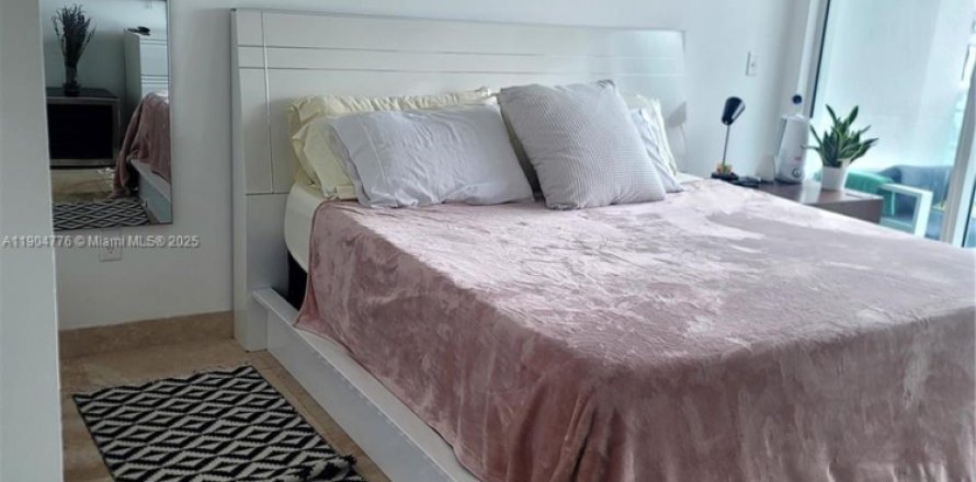 Condo in Miami, Florida, 2 bedrooms № 1956070